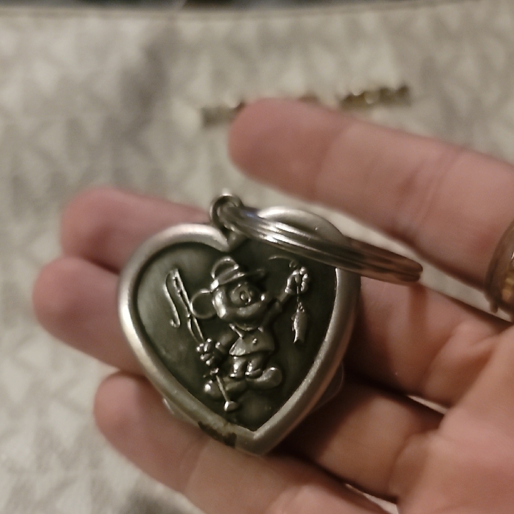 Vintage Disney Mickey Mouse Heart Multi-Tool Keychain - Picture 3 of 7